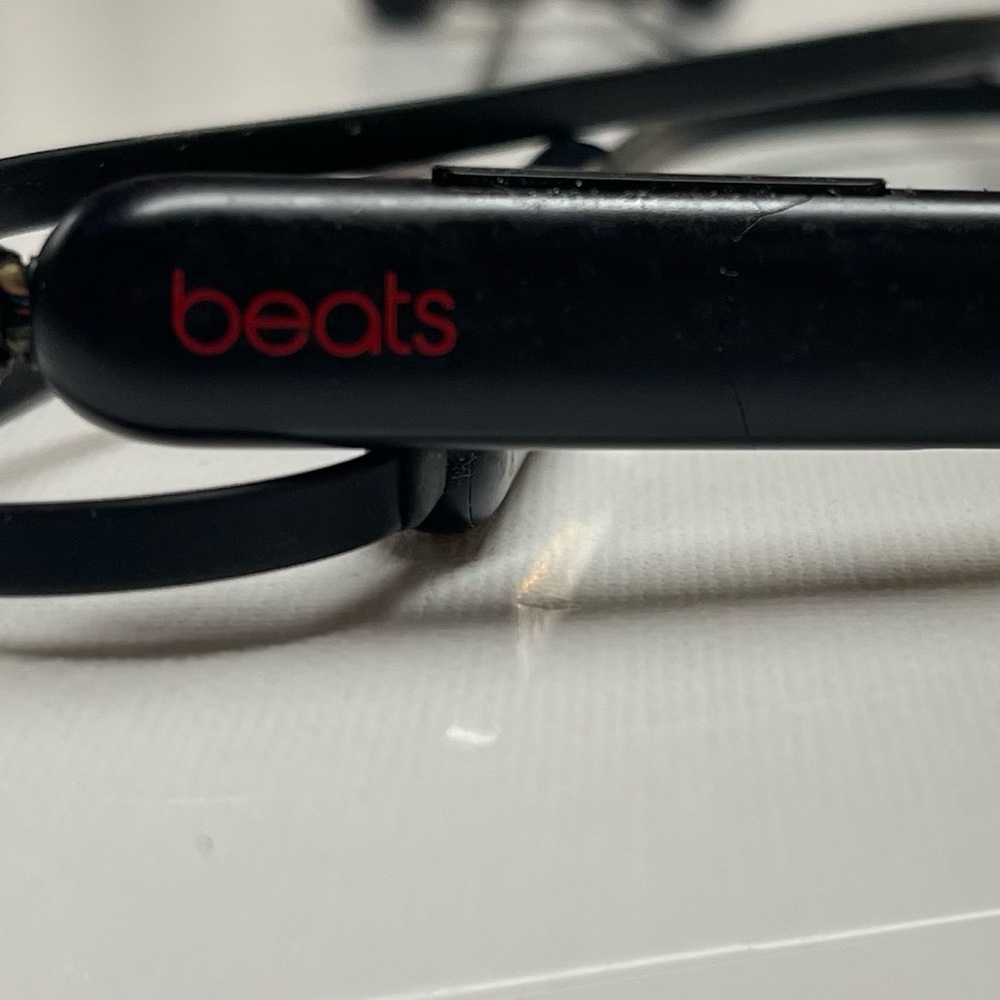 Beats wireless earbuds